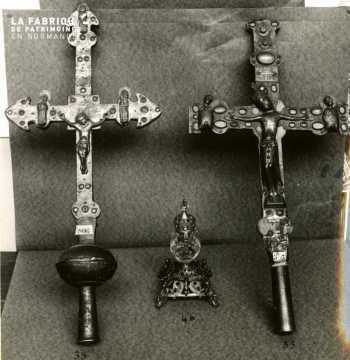 2Croix processionelles bronze doré, émaux XIIIè
